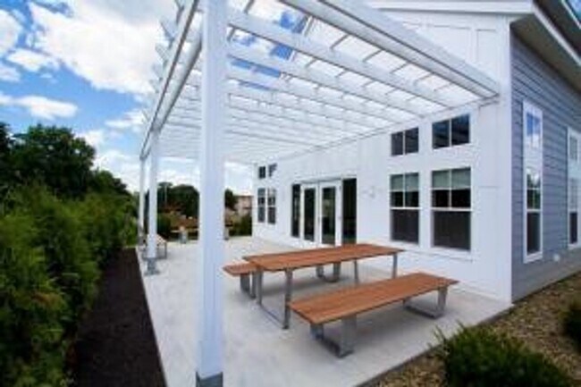 Interior Photo - 6 North