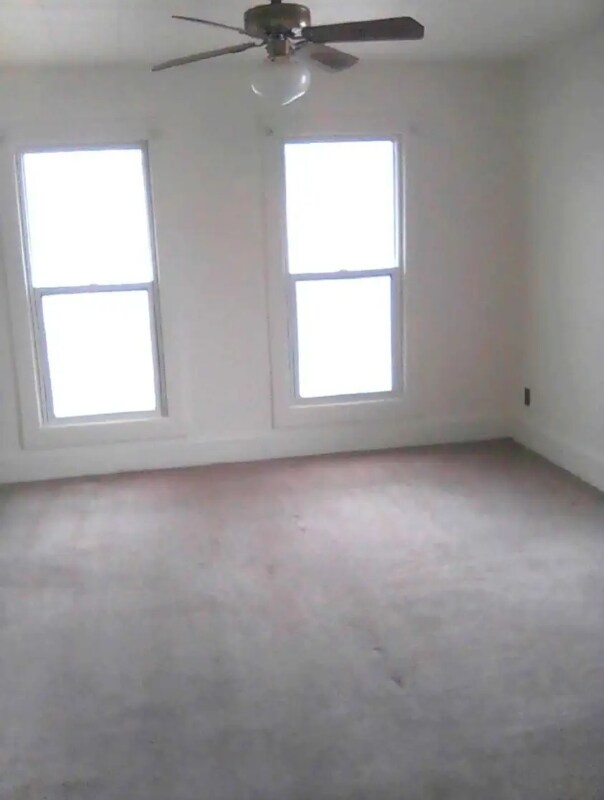 Building Photo - 1421 1/2 W 8th St
