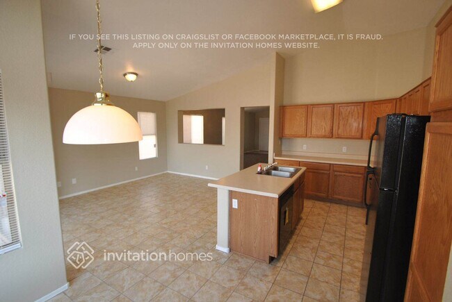 Foto del edificio - 15915 W Smokey Dr