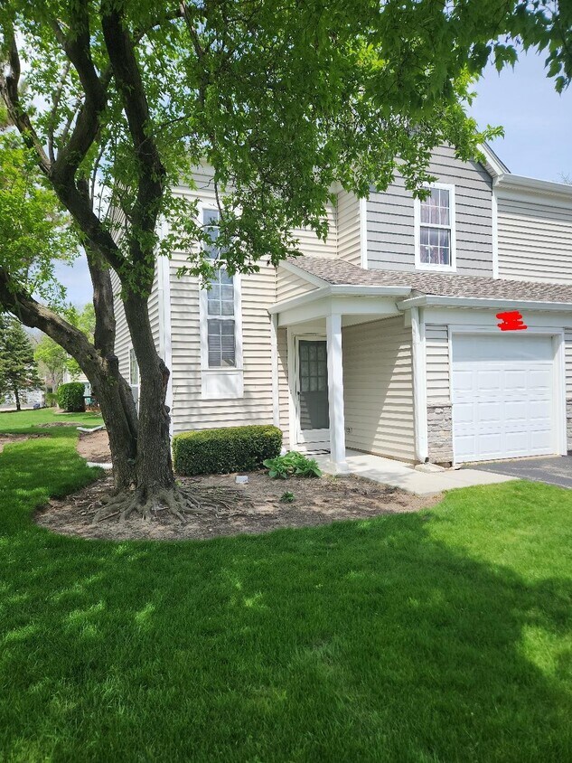 Photo - 1712 College Green Dr (Elgin, IL)