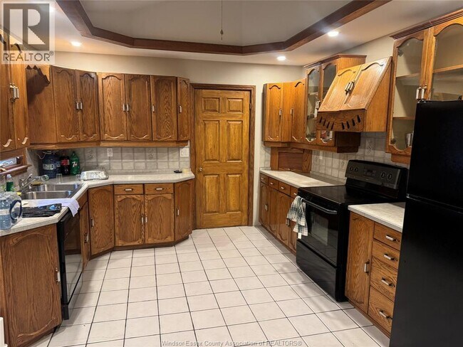 Building Photo - 3088 Parkwood Ave