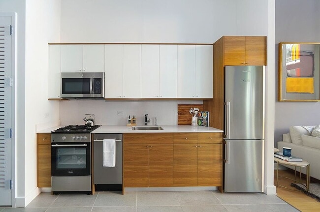 Foto del edificio - "Spacious 3-Bedroom Haven with Granite Ele...