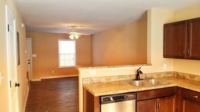 Building Photo - 618 Appleton Dr