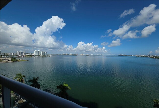 Foto del edificio - 1625 Kennedy Cswy