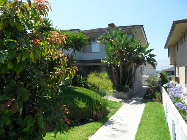 Building Photo - Ladera Heights