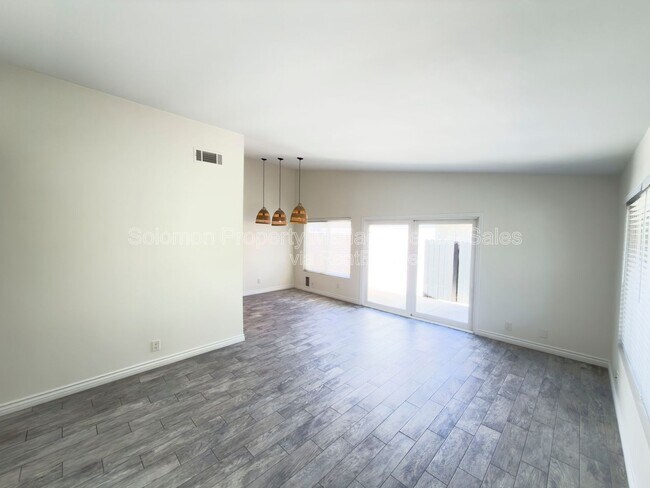 Foto del edificio - 3623 Harbor Crest Way