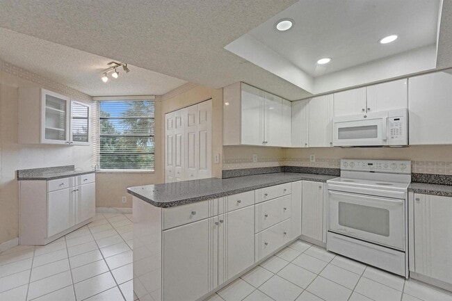 Building Photo - 9531 Seagrape Dr