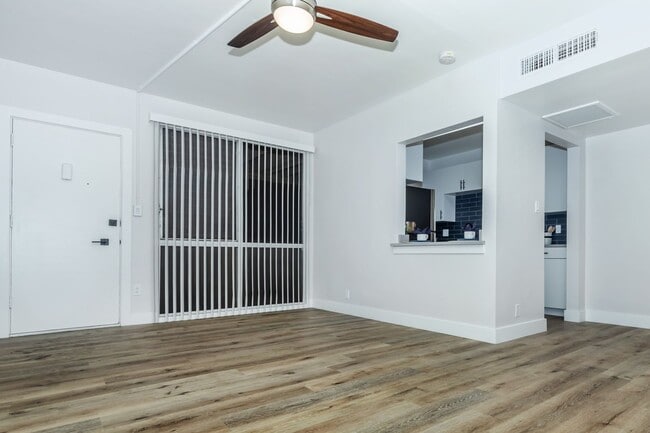 Interior Photo - Ellis Midtown