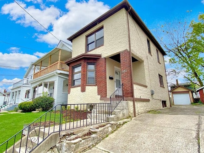 Building Photo - 5604 Warren Ave