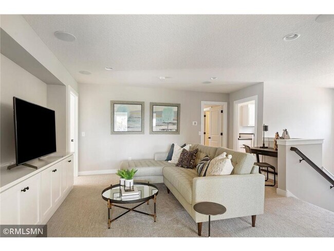 Foto del edificio - Beautiful 5 Bedroom 5 Bath in Woodbury