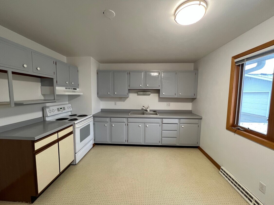 Primary Photo - 1327 Greenfield Ave