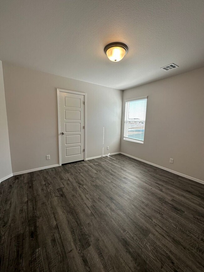 Foto del edificio - *New Year, New Home Special* Four Bedroom ...