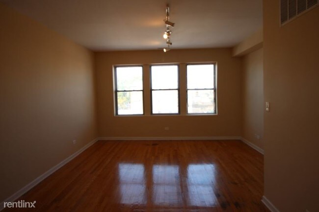 Foto del edificio - 3121 W Lawrence Ave