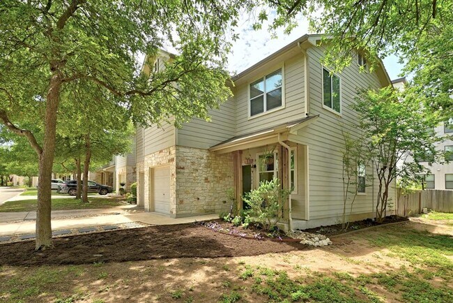 Foto del edificio - 512 Eberhart Ln