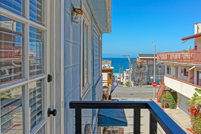 Building Photo - 3809 Crest Dr