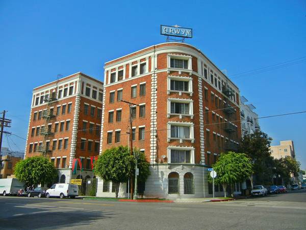 Foto principal - Arwyn Manor Apartments...New York Style..Newly Remodeled Apartments...Hardwood Floors! CALL NOW!