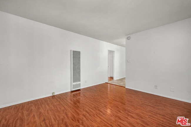 Building Photo - 1648 Edgecliffe Dr