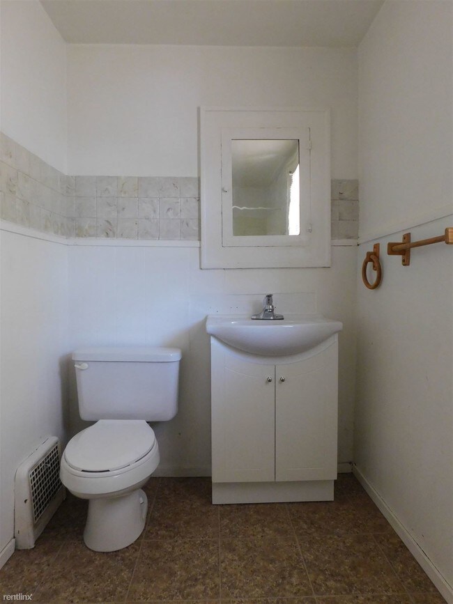 Building Photo - 2 br, 1 bath Apartment - 523 N 12th St. #3