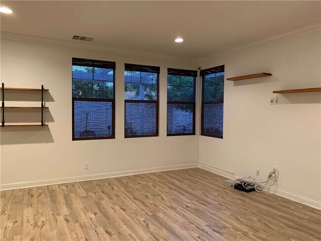 Building Photo - 166 Willowbend