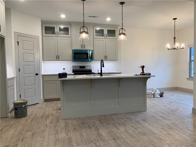 Foto del edificio - 1100 Tracey Ln