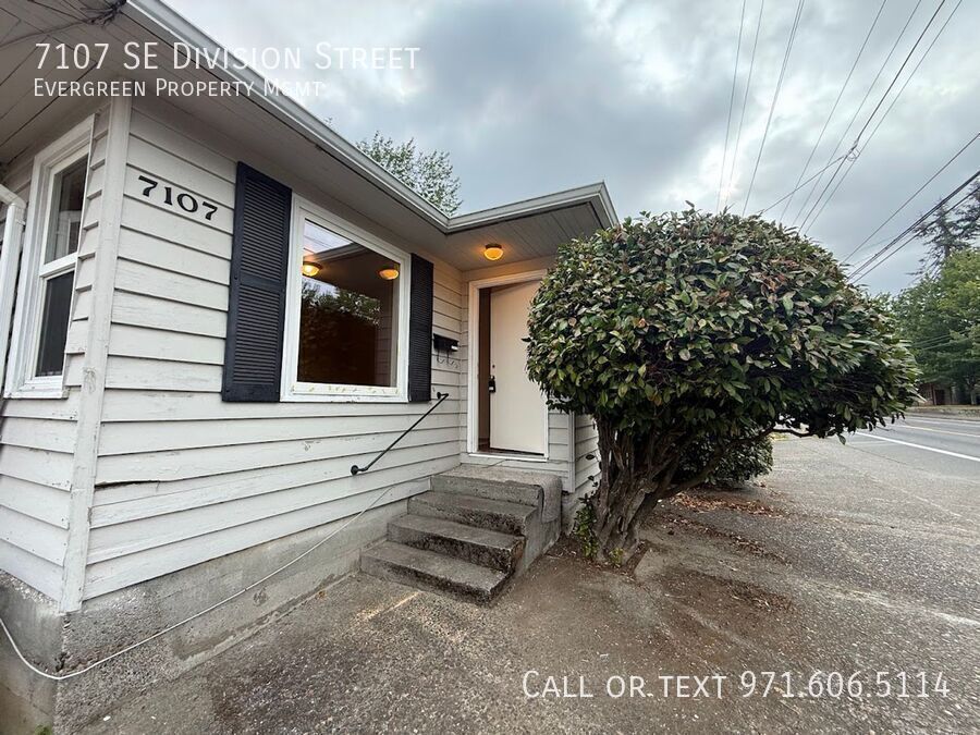 Photo - 7107 SE Division Street-