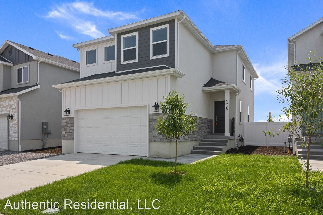 Foto principal - 4 br, 3 bath House - 1278 E Pamela St