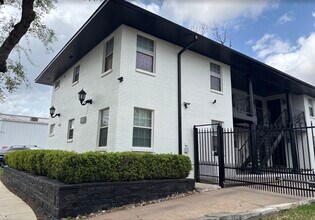 Building Photo - 2030 Portsmouth St