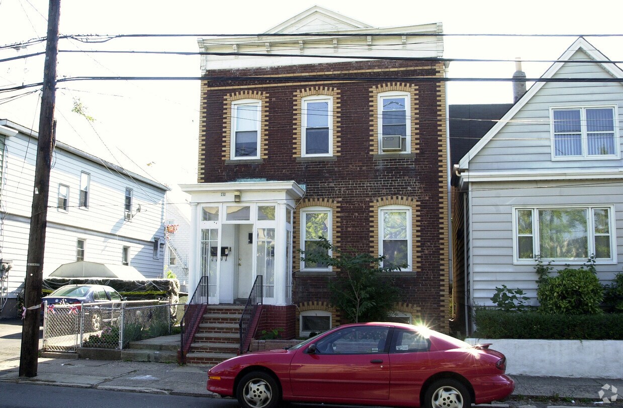 Primary Photo - 48 Outwater Ln