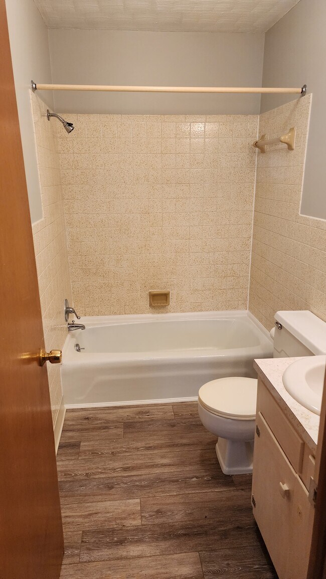 Foto del edificio - Hickory Hills Townhomes