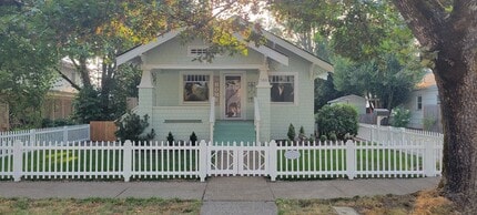 Building Photo - 586 Grove St