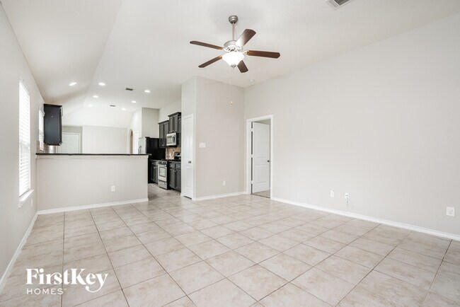 Building Photo - 10902 Camarillo Ct