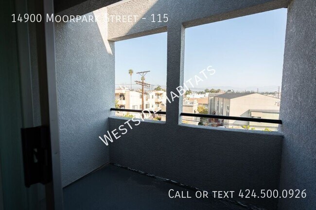 Foto del edificio - 14900 Moorpark St