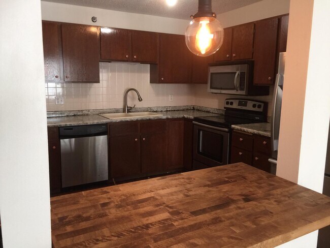 Foto del edificio - 121 S Washington Ave