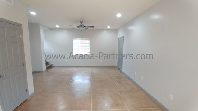 Building Photo - Two Bedroom in Central location