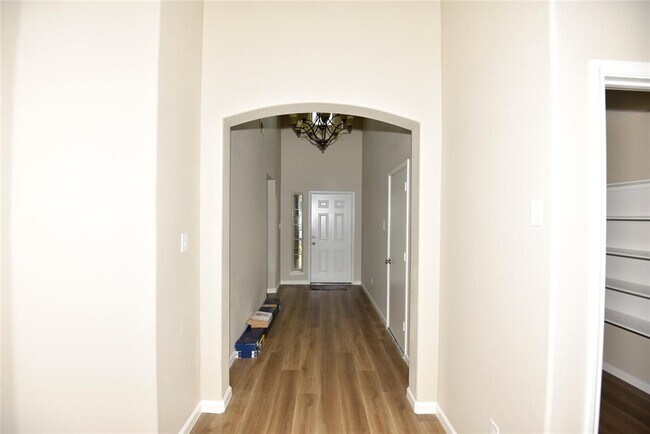 Building Photo - 9944 Western Ridge Way