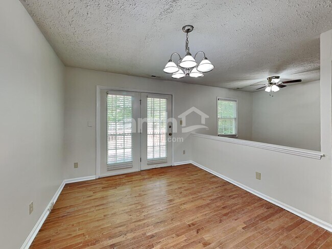 Foto del edificio - 210 Wood Valley Ct