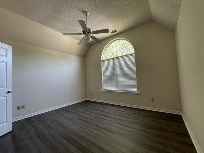 Building Photo - 7769 Shadowland Dr
