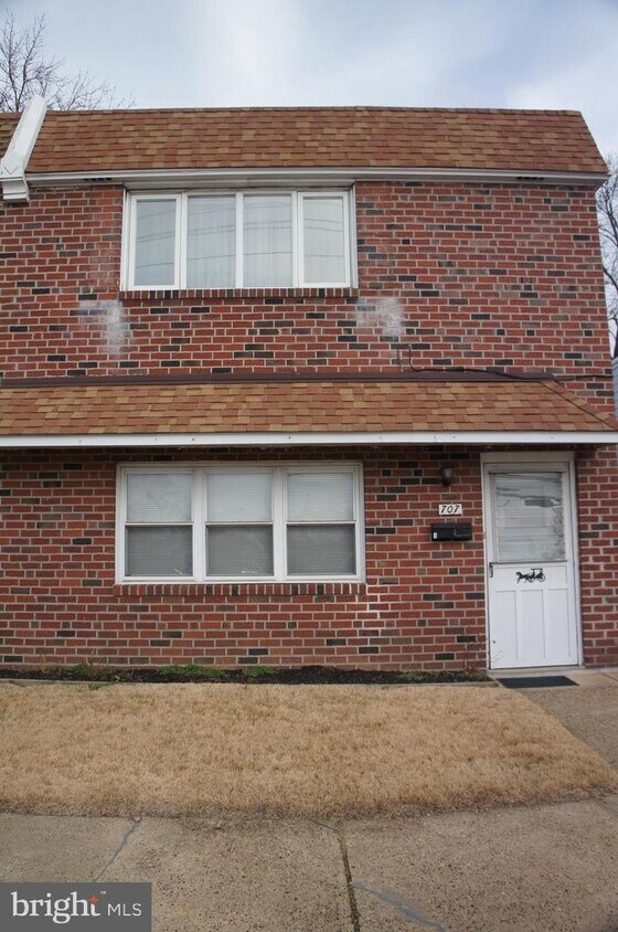 Building Photo - 707 Red Lion Rd