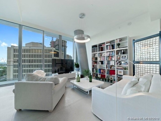 Foto del edificio - 2675 S Bayshore Dr