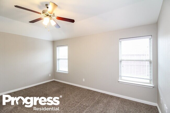 Building Photo - 1505 Sunburst Dr