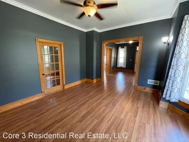 Building Photo - 3 br, 1 bath House - 404 W Division St