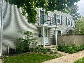 Building Photo - 2633 Fenwick Ct