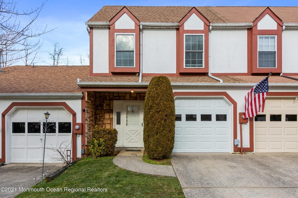 11 Lisa Ct, Matawan, NJ 07747 Condo for Rent in Matawan, NJ