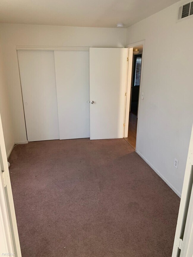 Building Photo - 2 br, 2 bath 4plex - 2028 Venus Ave Apt D