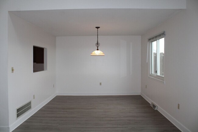 Foto del edificio - 2 Bedroom Townhome with Attached Garage