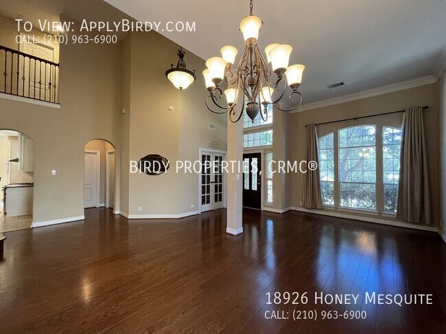 Building Photo - **2 Story, 5 Bed, 4 Bath Home Located Near...