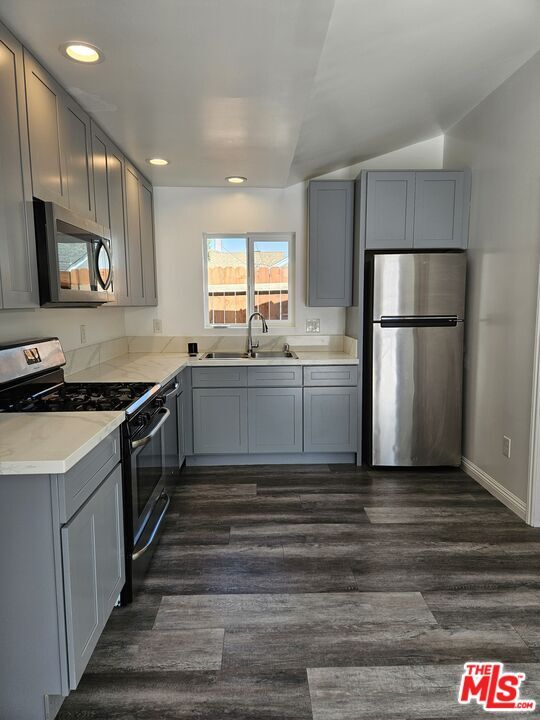 Foto del edificio - 1219 W 47th St