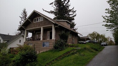 Building Photo - 900 Key St