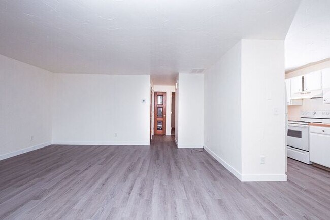 Foto del edificio - Milwaukie Duplex with Garage
