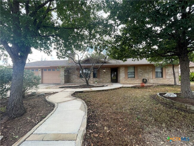Foto del edificio - 1346 Carnation Ln